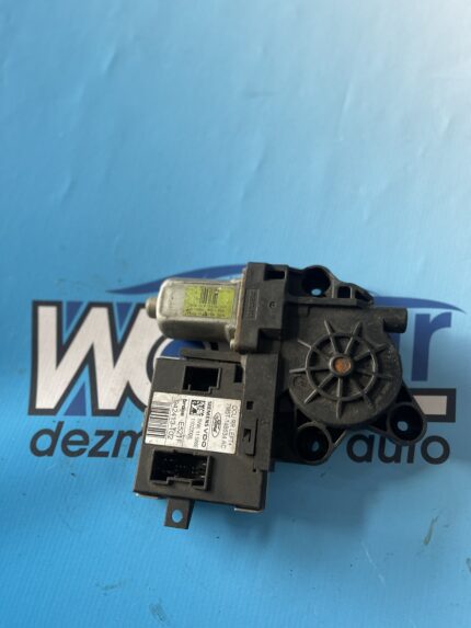 MOTORAS MACARA GEAM DREAPTA VOLKSWAGEN POLO 2Q1959406