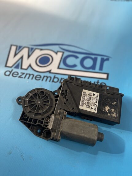 MOTORAS MACARA USA DREAPTA FATA AUDI A4 B7 0130821765
