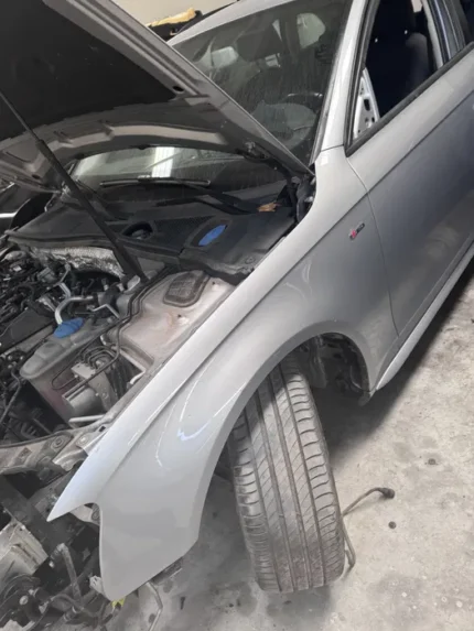 Aripa stanga fata Audi A4 2014