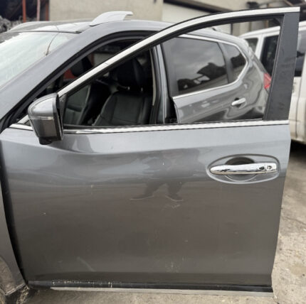 Usa stanga fata Nissan X-Trail 2017